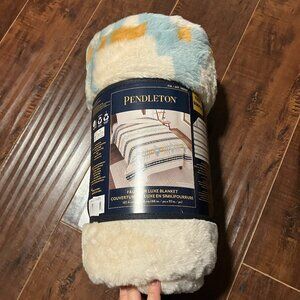NWT Pendleton Faux Fur Luxe Blanket - Trail Ridge